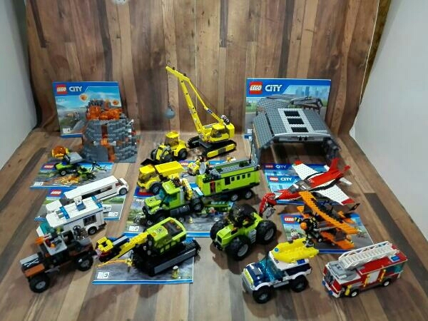 最新買取実績】レゴ シティ エアーショー 火山 調査基地 60103 60124 